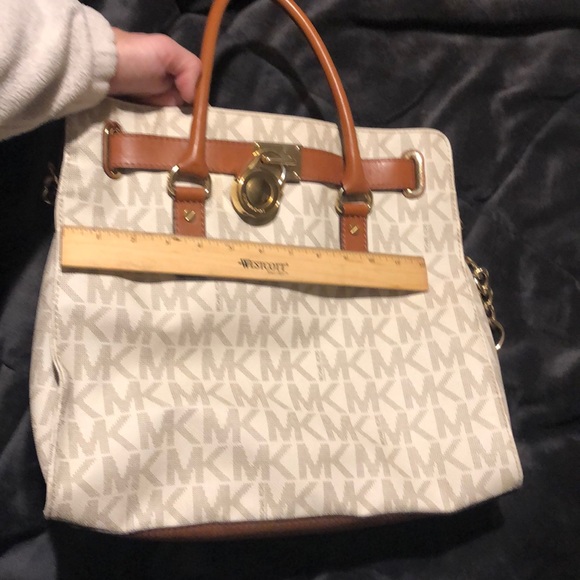 MK purse like new condition. - Picture 3 of 6
